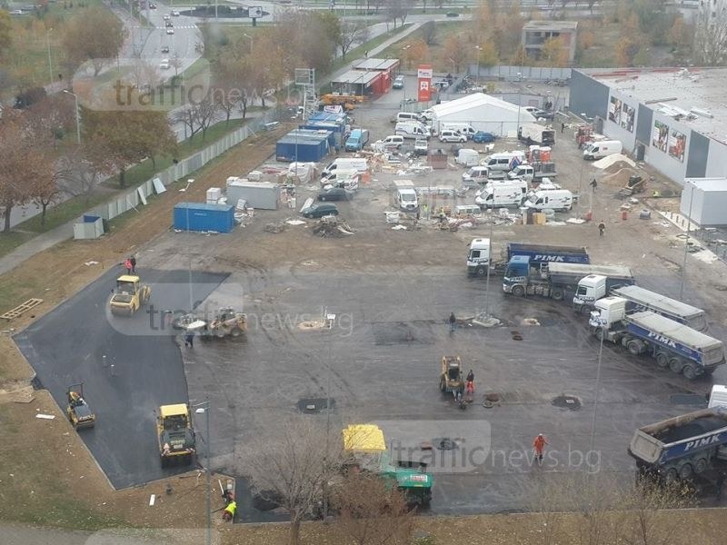 Офанзива в Тракия! Повторно асфалтират паркинга на Кауфланд след инспекция от Германия СНИМКИ
