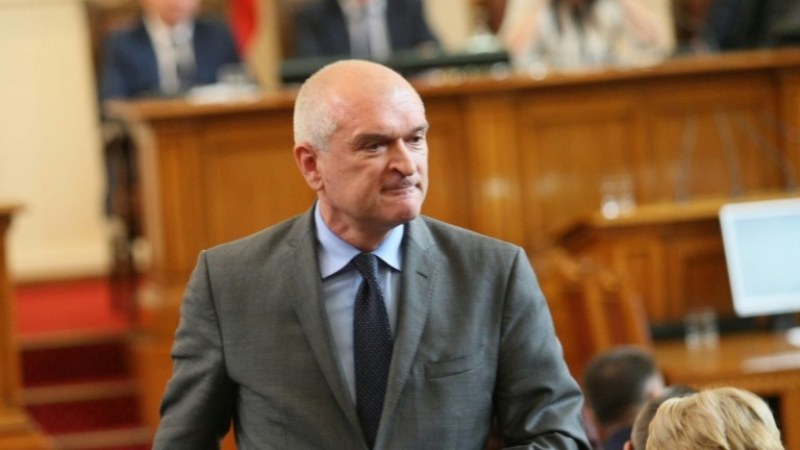 След скандала: Депутатите гласуват оставката на парламентарния шеф днес