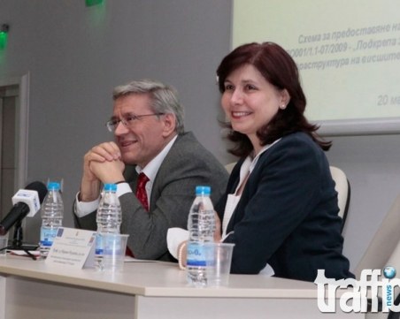 Пловдивски професор обяснява ползите и вредите от антибиотиците