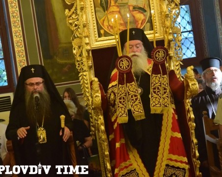 Заради войната по пътищата: Митрополит Николай отслужи панихида