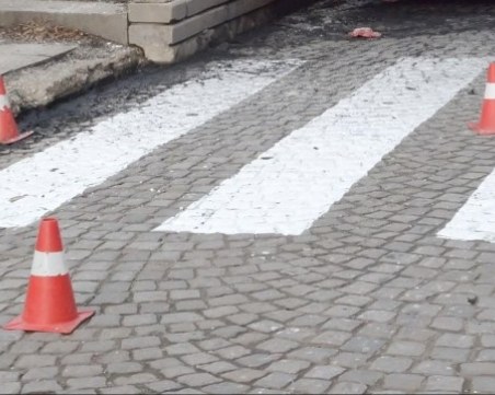 Жена е пометена на пешеходна пътека в пловдивско село, откарана е в болница