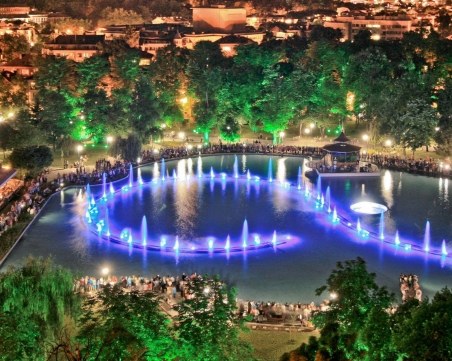 Пеещите фонтани пеят за последно тази вечер