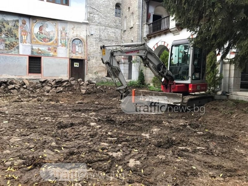 Разкопаха двора на Бачковския манастир СНИМКИ