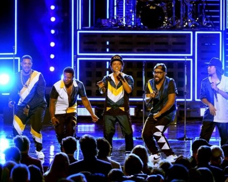 Бруно Марс грабна престижната музикална награда American Music Awards