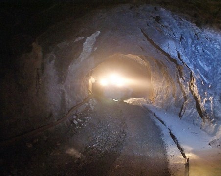 Двама миньори пострадаха в рудник в Родопите