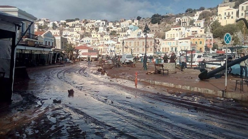 Жертвите на потопа в Гърция вече са 20