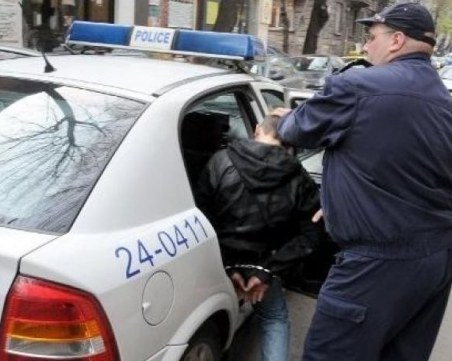 Мъж псува и заплашва полицаи в Кючука, преспа в ареста