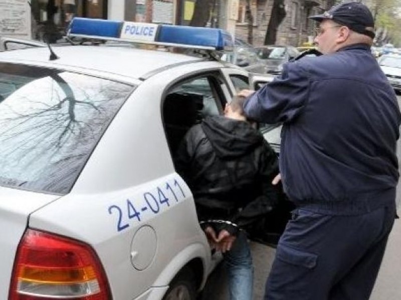 Мъж псува и заплашва полицаи в Кючука, преспа в ареста