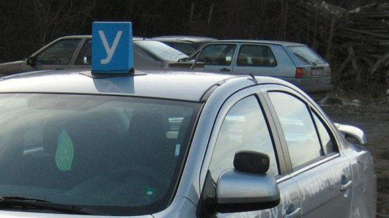 Шофьорските курсове се променят, минималните часове скачат на 45