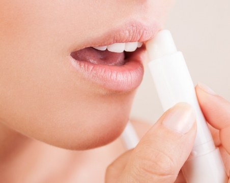 9 натурални средства, с които да предпазите устните си от напукване през зимата