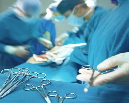 Мъж с 95% изгаряния беше спасен с трансплантация на кожа от брат близнак