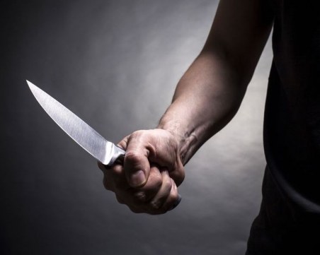 Намушкаха трима младежи пред дискотека тази нощ