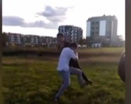 Нов организиран бой край езиковите гимназии в Пловдив! ВИДЕО