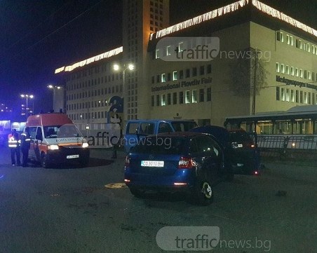 Тежка катастрофа на Панаира! На място има две линейки и пожарна СНИМКИ+ВИДЕО