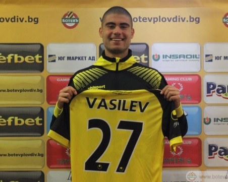 Ботев подписа с 16-годишен талант от школата