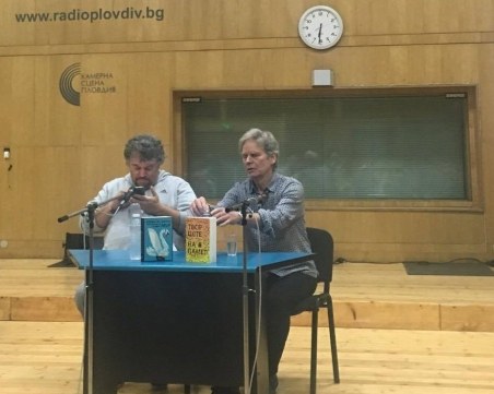 Световноизвестният писател Роджър Мур в Пловдив: Искам животните да имат пушки