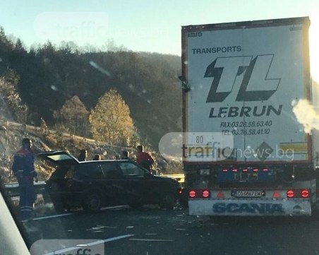 Верижна катастрофа на Тракия, двама души са пострадали СНИМКИ