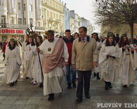 Започват дегустациите на вино в Стария град, ансамбъл Тракия открива фестивала