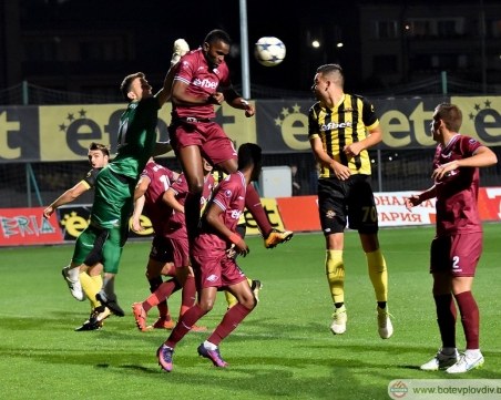 Ботев откри от дузпа срещу Септември