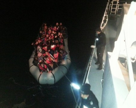 Герои! Българи спасиха 120 мигранти от смърт във водите на Егейско море СНИМКИ