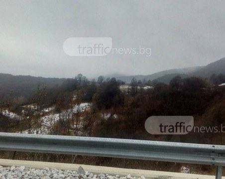 Снегът подрани: Южните склонове на Родопите побеляха СНИМКИ