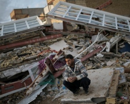 Земетресението в Иран погубило 483 души