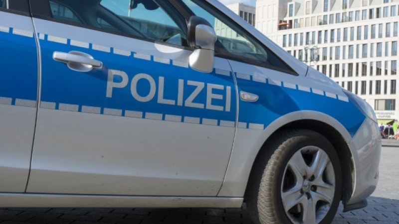 Кола се вряза в пешеходци пред дискотека в Германия
