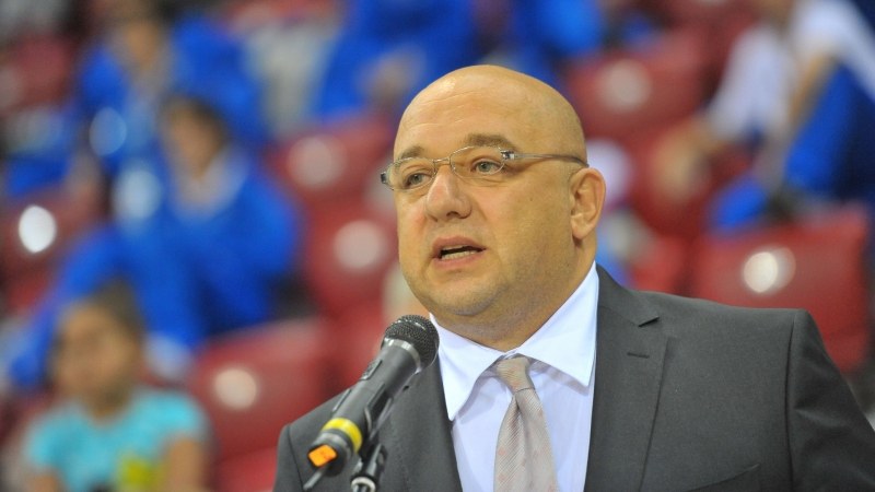 Спортният министър обвини агитките на Локо и ЦСКА и призова за сурови наказания