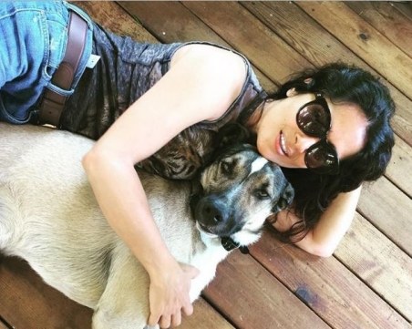 И Салма Хайек се привърза към българско кученце СНИМКИ