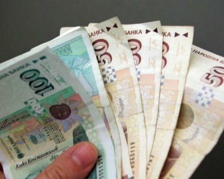Научиха се! 75 % от фирмите плащат коледни бонуси на служителите си