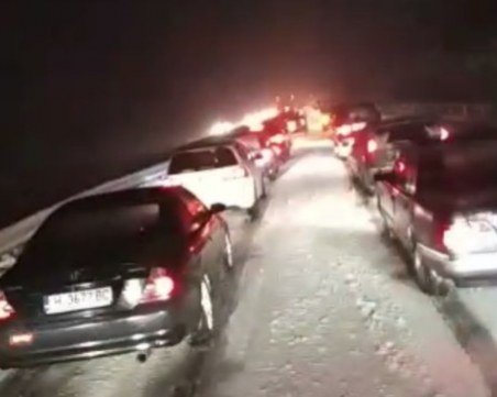 Обърнат ТИР затвори автомагистрала Тракия