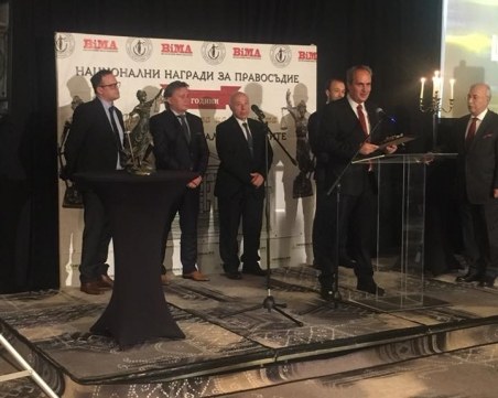 Пловдивчанинът Атанас Костов е един от петте най-добри адвокати в България