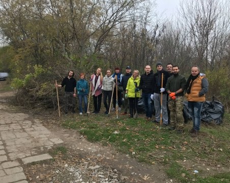Похвална инициатива: Ентусиасти почистват Ботаническата градина
