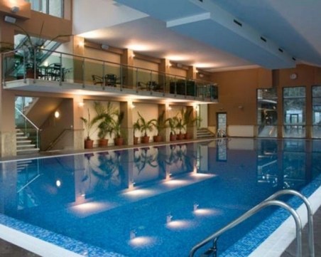 Солена глоба за хотел в Чепеларе, липсвали завеси в банята