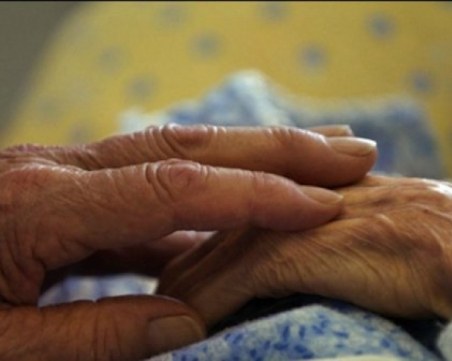 Син преби майка си с бастун и юмруци