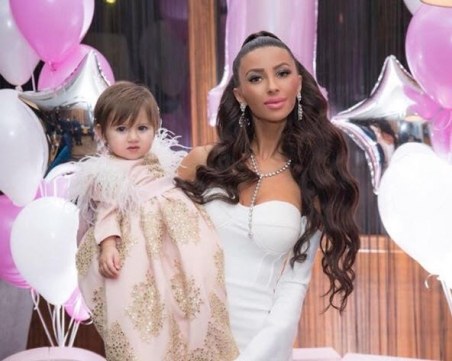 Българската Барби с приказен рожден ден за дъщеря си СНИМКИ