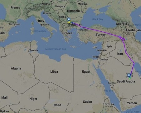 Вижте какви маневри е направил самолетът на Бойко Борисов, за да избегне Иран