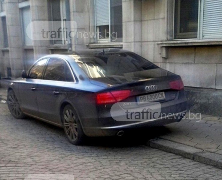 Как паркира един ексшеф на полицията в Пловдив и бивш гл. секретар на МВР? СНИМКИ