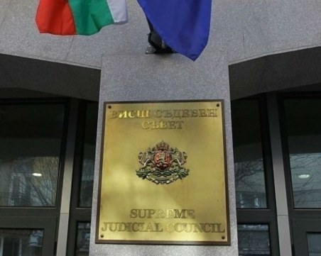 1000 лева за 8 дни взимат чистачките на ВСС