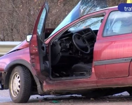 Голф и джип се смляха край Панагюрище, млада майка е починала намясто