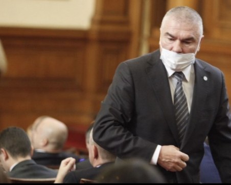 Марешки сложи маска напук на Христов: Страхувам се, че ще се заразя от умопомрачителност СНИМКИ