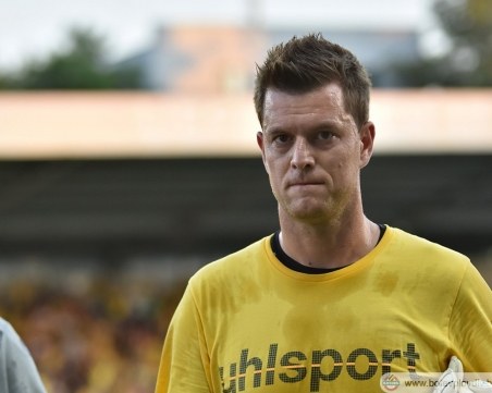 Вратарят Чворович преподписа с Ботев