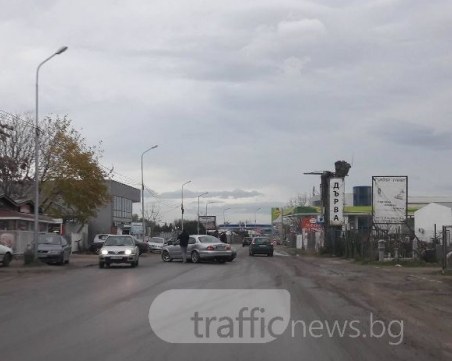 Катастрофа затруднява движението на Рогошко шосе СНИМКА