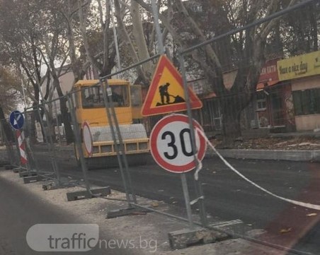 Кипи офанзива по бул. “6-ти септември“! Първият слой асфалт е почти готов СНИМКИ