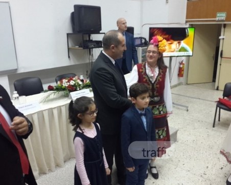 Посрещнаха с аплодисменти Румен Радев в Пловдив, стартира 