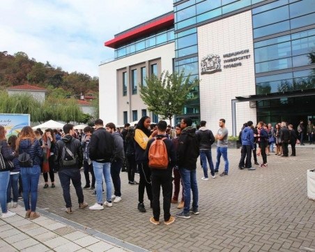 Обучават студенти от МУ-Пловдив на супермодерен тренажор