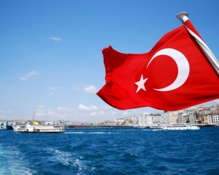 Турция забрани боядисването на коса в черно, засегнати са мъжете