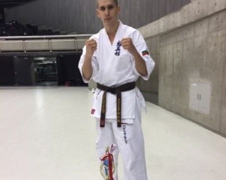 Васко не пропуска ден в залата по карате - затова стана световен шампион СНИМКИ