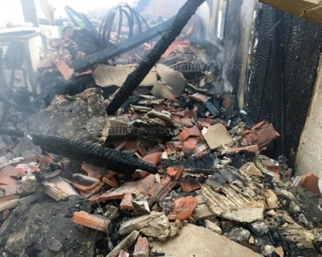 91-годишна се задуши при пожар в дома си