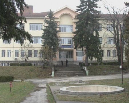 Лекари на протест, не са взимали заплата от една година